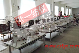 戰(zhàn)高溫奪高產(chǎn)，常一紡儀公司車(chē)間生產(chǎn)裝配現(xiàn)場(chǎng)實(shí)景